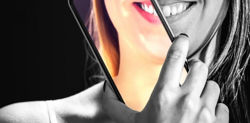 KENDİM GİBİ DEĞİL FİLTREM GİBİ OLMAK İSTİYORUM: SELFIE DYSMORPHIA'NIN YÜKSELİŞİ