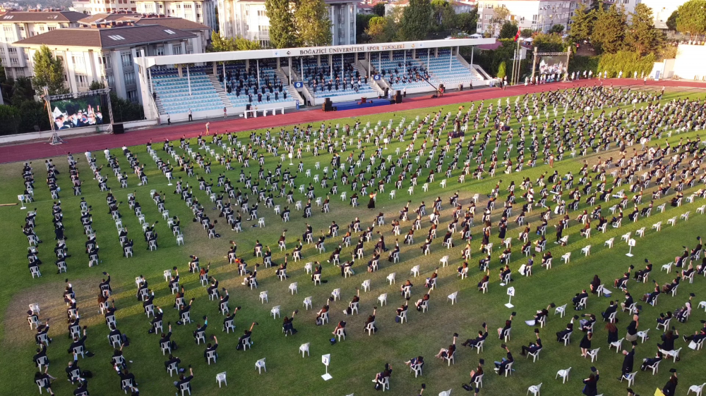 Boğaziçi Üniversitesi 2020 mezunlarını COVID 19 önlemlerine uygun törenle uğurladı