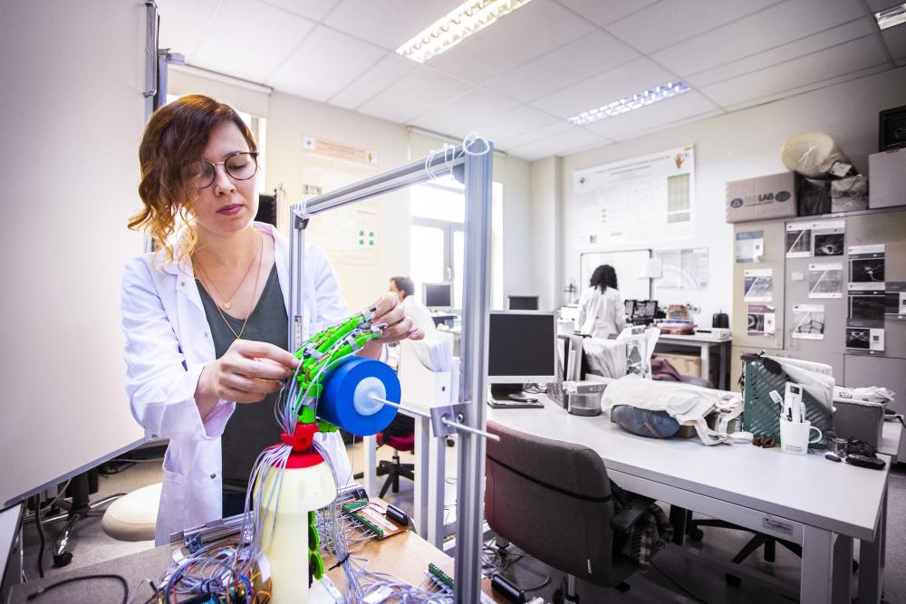 Biyomedikal Mühendisliği'nden biyo-uyumlu nöroprotez teknolojisi #BoğaziçiBuzz