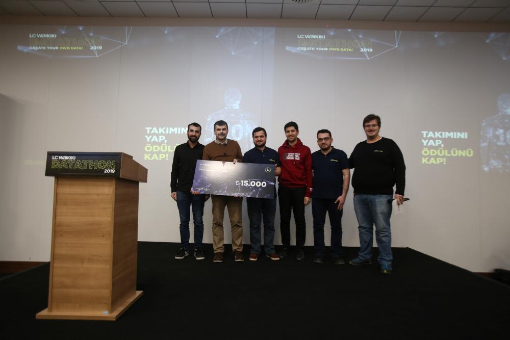 Verinin sihirbazları Datathon'da büyük ödülü aldı