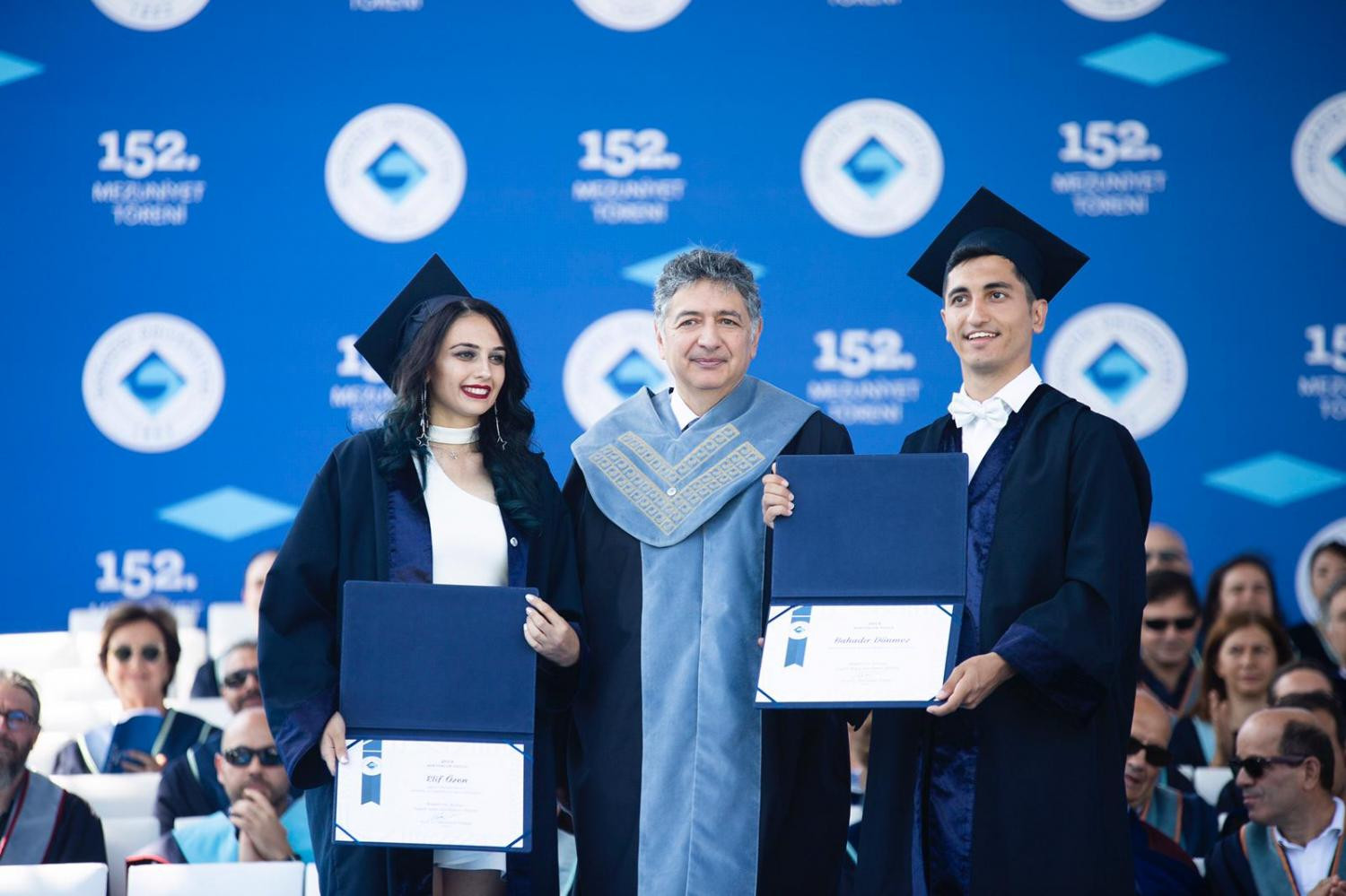 Bölümümüz mezunu Bahadır Dönmez'e 152. Mezuniyet Töreninde Rektörlük Özel Ödülü verildi.