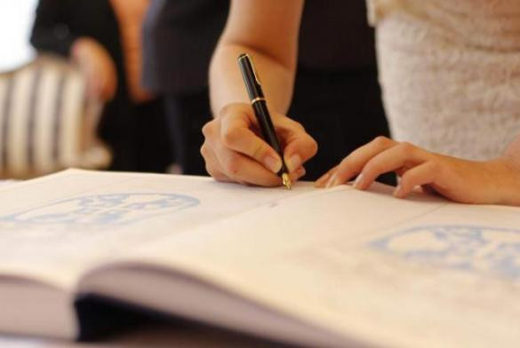 What role does the level of education play in individuals' marriage behavior?