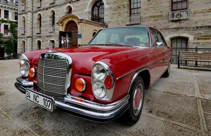 Klasik Otomobil Sergisi Güney Meydan'da düzenlendi.