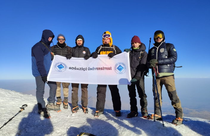 Boğaziçi Üniversitesi Ağrı Dağı Zirvesinde
