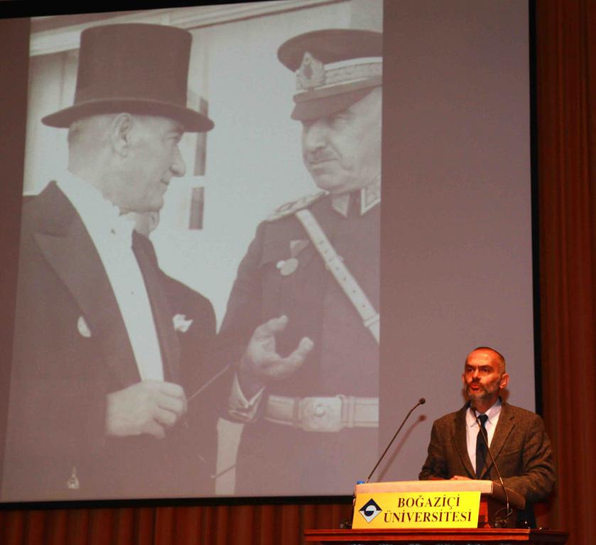 Boğaziçi Üniversitesi'nde 10 Kasım Atatürk'ü Anma Töreni'nde ‘'Mustafa Kemal'in Anayasaları'' ele alındı