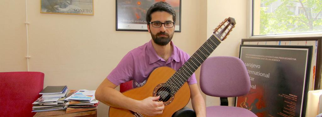 Çoksesliliğe uygun 'mikrotonal gitar'ı keşfetti
