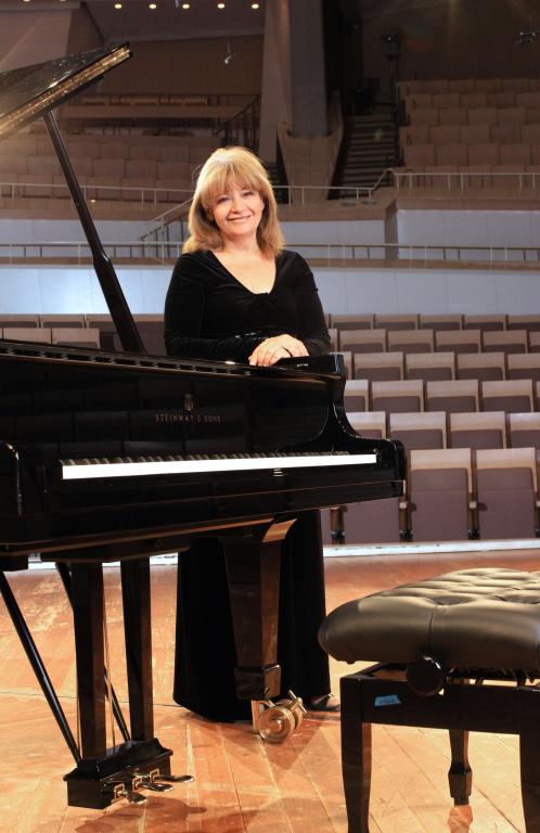 “İdil Biret: Bir Harika Çocuğun Portresi” Albert Long Hall'de