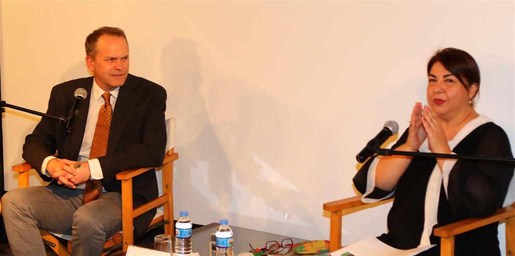 Ünlü senarist Sam Johnson yeni projelerini Boğaziçi'nde anlattı