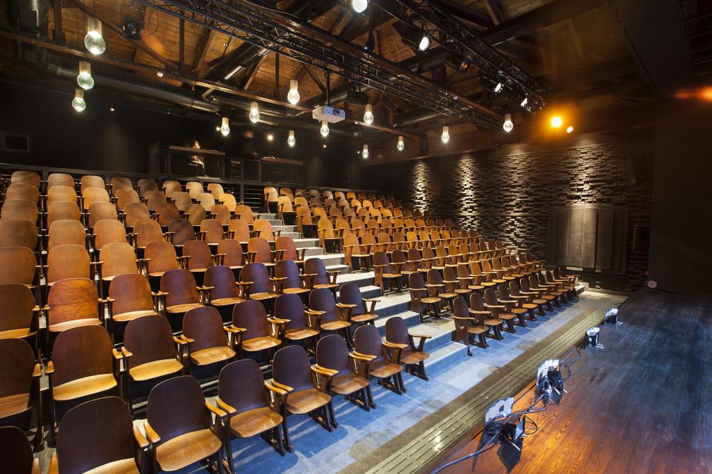 Boğaziçi Üniversitesi'nin asırlık tiyatro salonu yenilendi