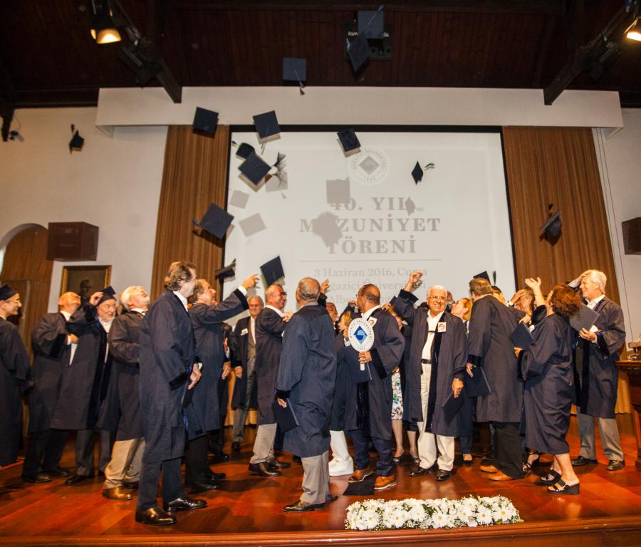 Boğaziçi'nde 40 Yıllık Mezuniyet Coşkusu