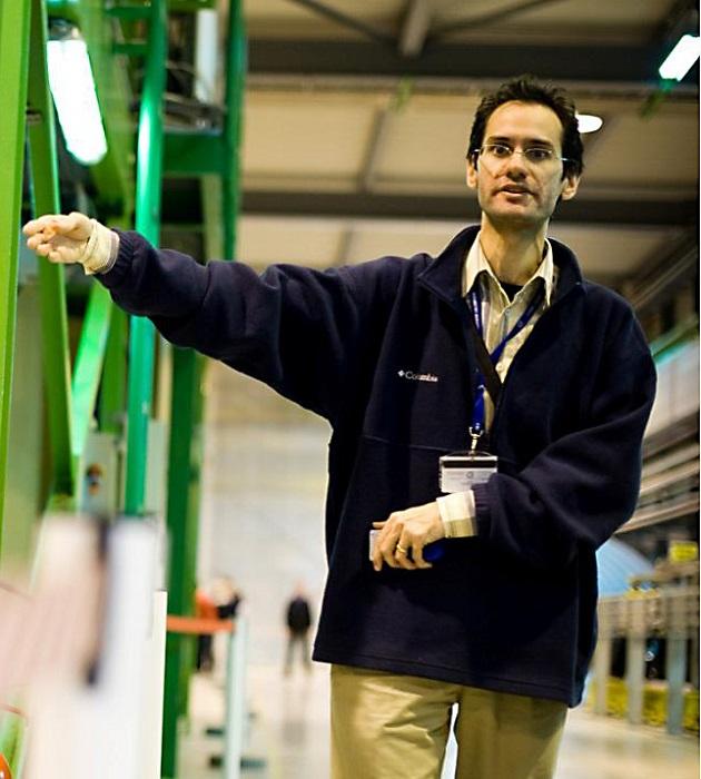 Doç. Dr. Erkcan Özcan'a Türk Fizik Derneği'nden ödül