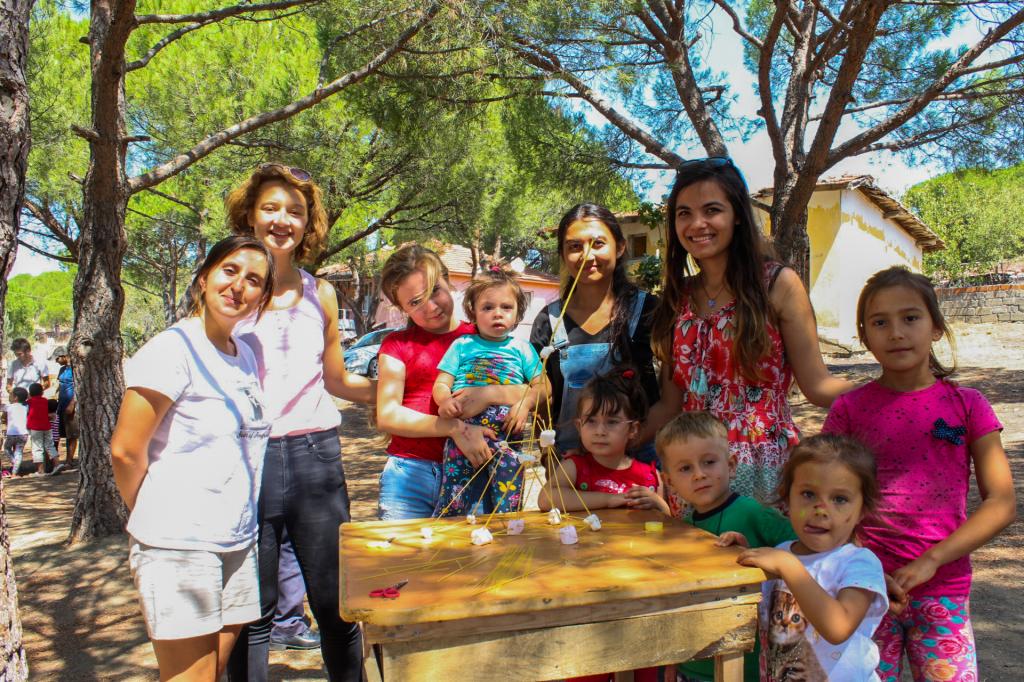 Boğaziçili Öğrenciler Ayvalık'ta Çocuklarla Birlikte Öğreniyor