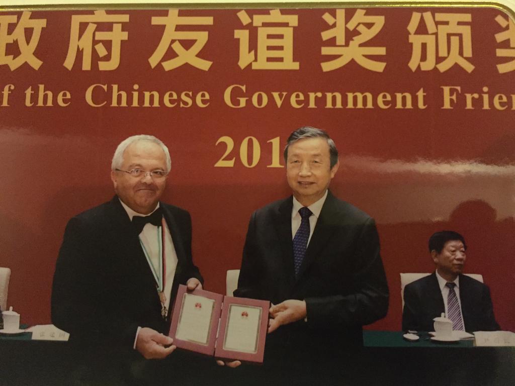 Prof. Dr. Okyay Kaynak'a Çin Halk Cumhuriyeti'nden Dostluk Ödülü