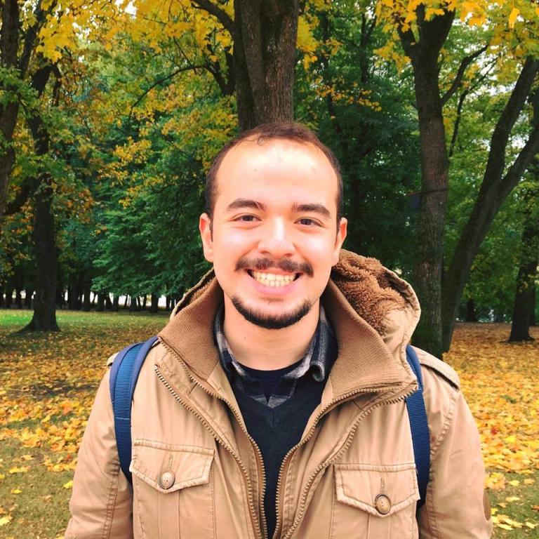 “Yalan haberin çekiciliği onun absürtlüğünde gizli”