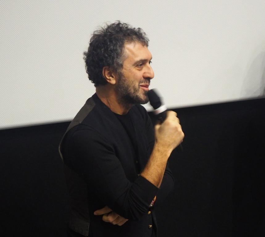 Koca Dünya, Karanlık Bir Masal …