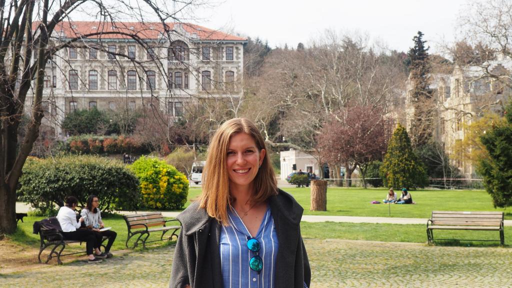 Eğitim için alışveriş yapın, modern kahramanlardan biri olun!