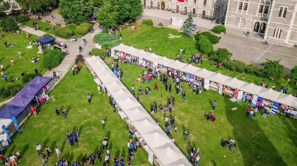 Boğaziçi'ndeki girişimcilik karnavalının gözdesi yeni nesil liseli girişimciler oldu