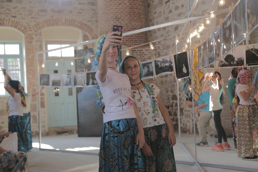 Boğaziçi Üniversitesi Ayvalıklı çocukların hayatına dokunmaya devam ediyor