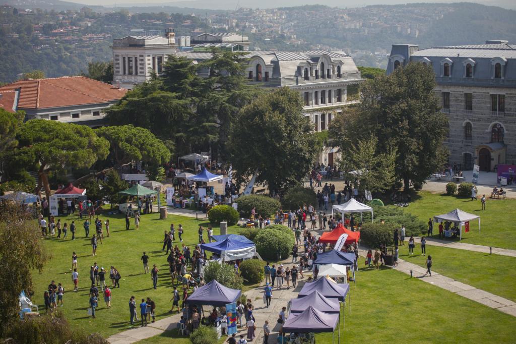 Tüm renkleriyle Boğaziçi'nden yeni öğrencilere ‘'Hoşgeldiniz''