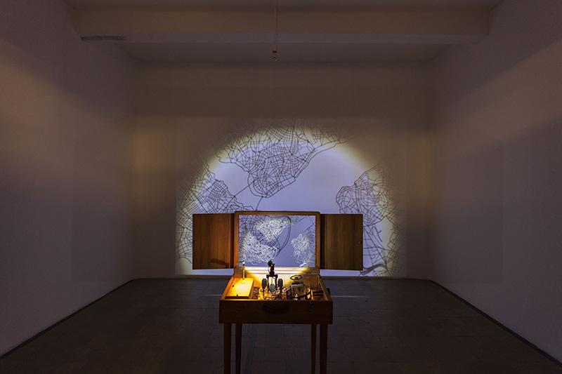 Bienal'de el emeğine ve ustalığa selam gönderen bir iş: Dirty Box