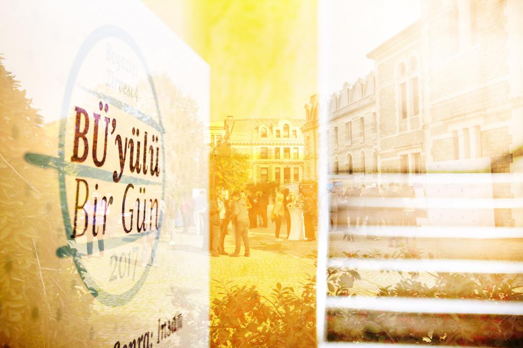 Mezunlar daha iyi bir ‘'yarından sonra'' için BÜ'yülü Bir Gün'de buluştu
