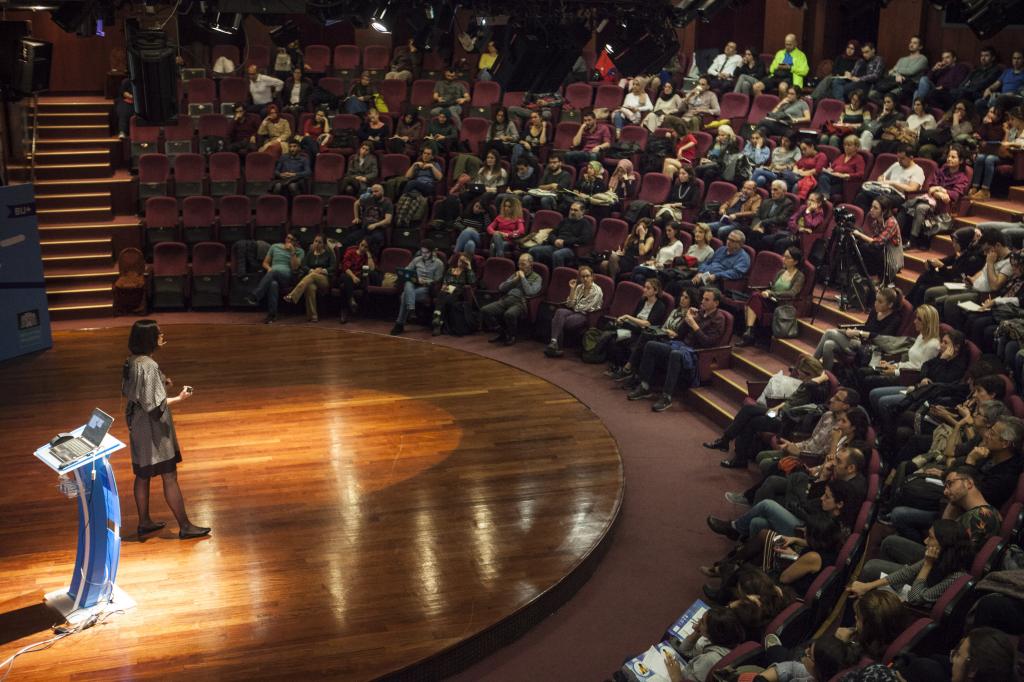 Çocukla başarılı iletişimin anahtarı: ‘'Yetişkin gözlüklerini'' çıkarmak