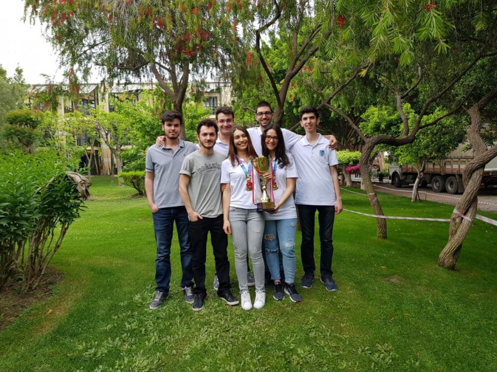Boğaziçi Üniversitesi Kadın Satranç Takımı Türkiye şampiyonu