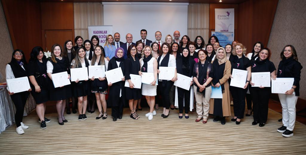 ''Fikrim Geleceğim'' diyen kadın girişimciler sertifikalarını aldı