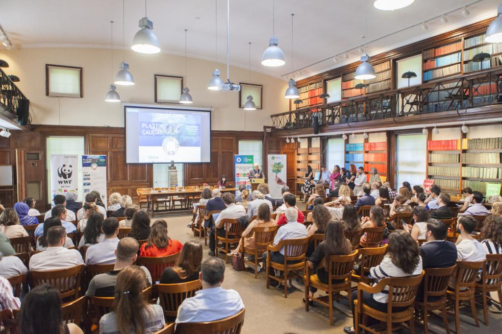 Türkiye'de günde 144 ton plastik atık denize karışıyor!