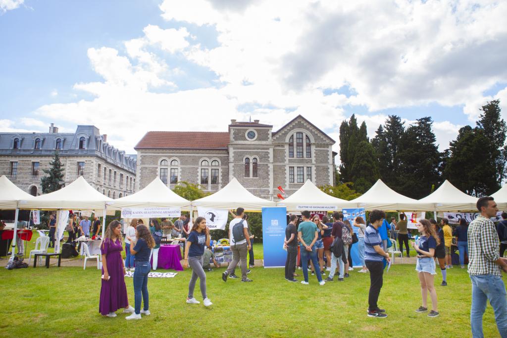 Çiçeği burnunda Boğaziçililer, üniversitelerini tanıyor