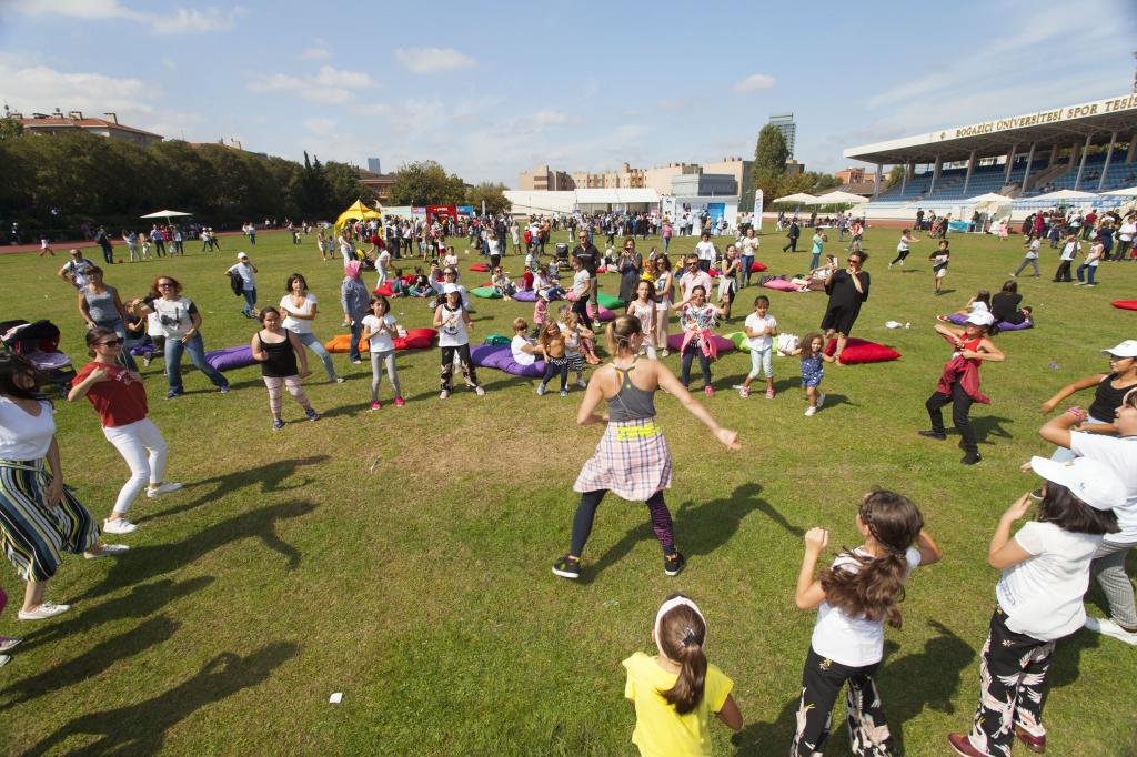 “Kuzeydeki küçük ülke”den Boğaziçi'nde çocuk şenliği