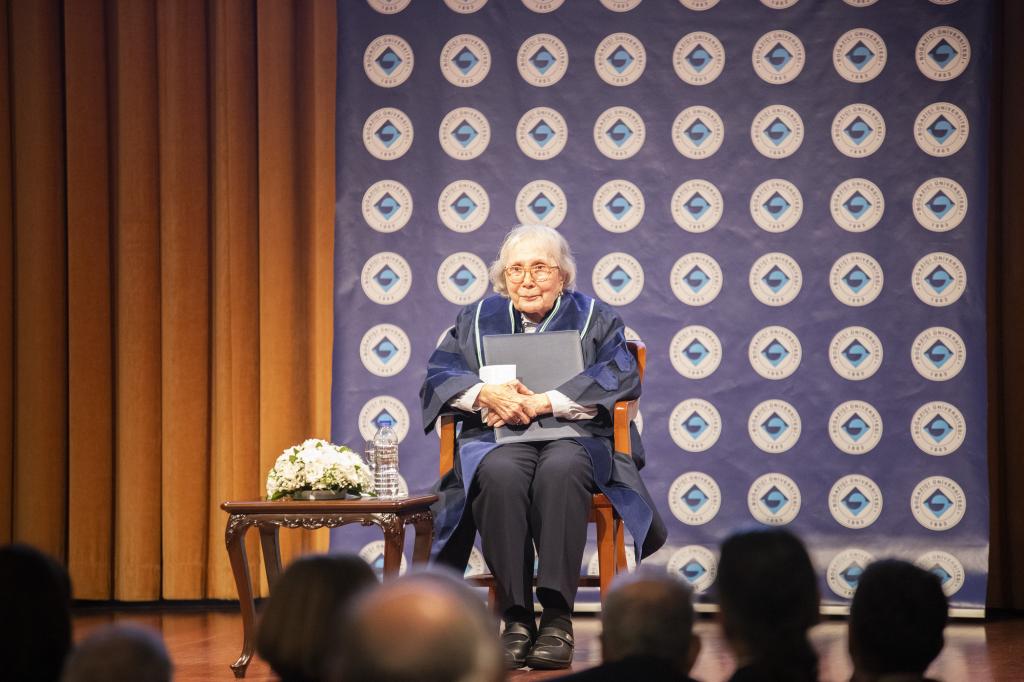 Modern Edebiyatın Büyük Yazarı Adalet Ağaoğlu'na Boğaziçi Üniversitesi'nden Fahri Doktora Unvanı