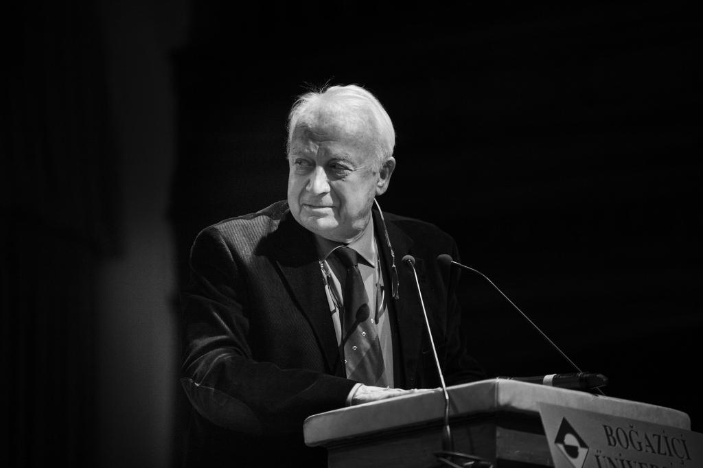 “Bir kurum ancak değerleriyle var olur”