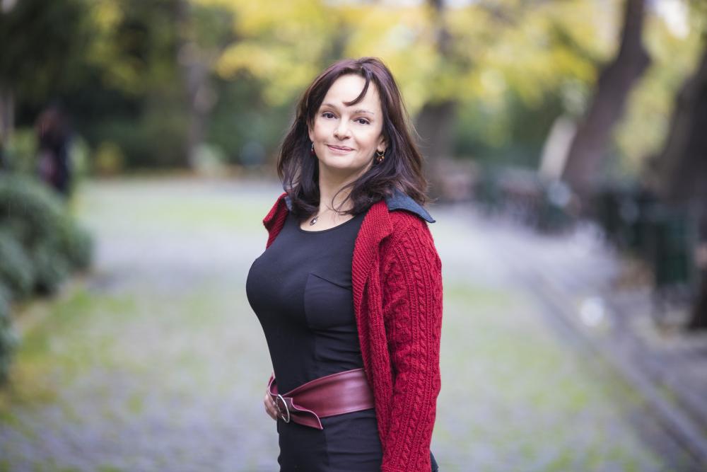 Altın Portakal'da En İyi Kadın Oyuncu seçilen Selen Uçer: ‘'Bu coğrafyadaki hikâyeler hiçbir yerde yok''