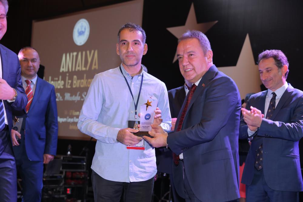 "Onkolojide İz Bırakanlar Zirvesi"nde Boğaziçi Üniversitesi'nden araştırmacılara ödül