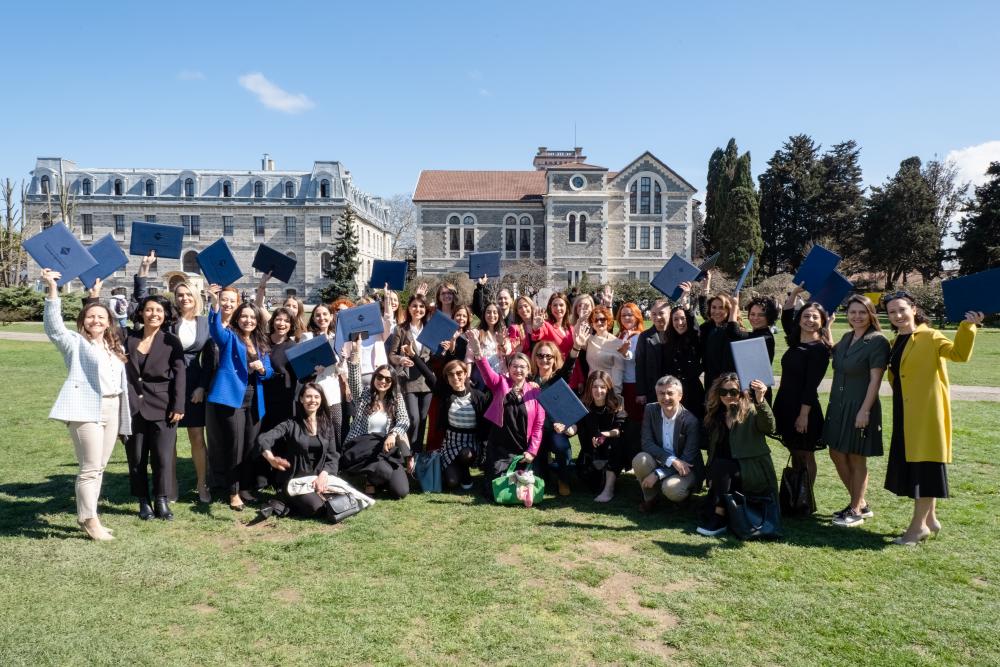 Sağlığa Yön Verecek Kadın Liderler Programı İkinci Mezunlarını Verdi