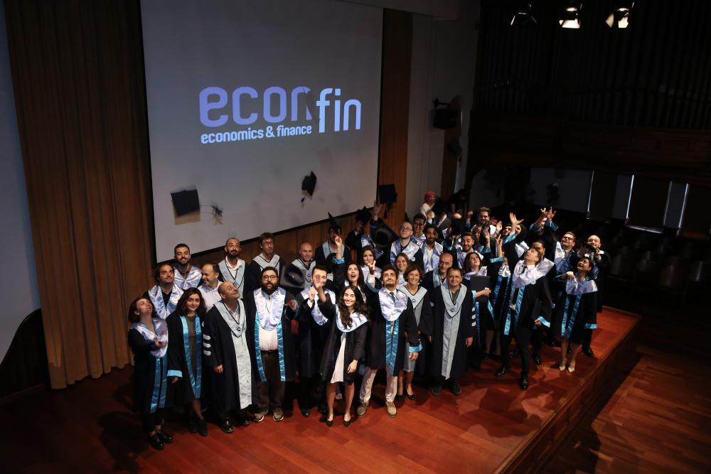 İkinci Öğretim Yüksek Lisans Mezunları Diplomalarını Aldı