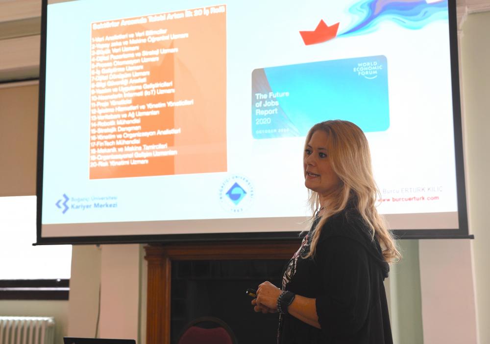 Öğr. Gör. Dr. Burcu Ertürk Kılıç: “Geleceğin Belirsizliğinde Sanat ve Tasarım En Önemli Yol Arkadaşımız Olacak”