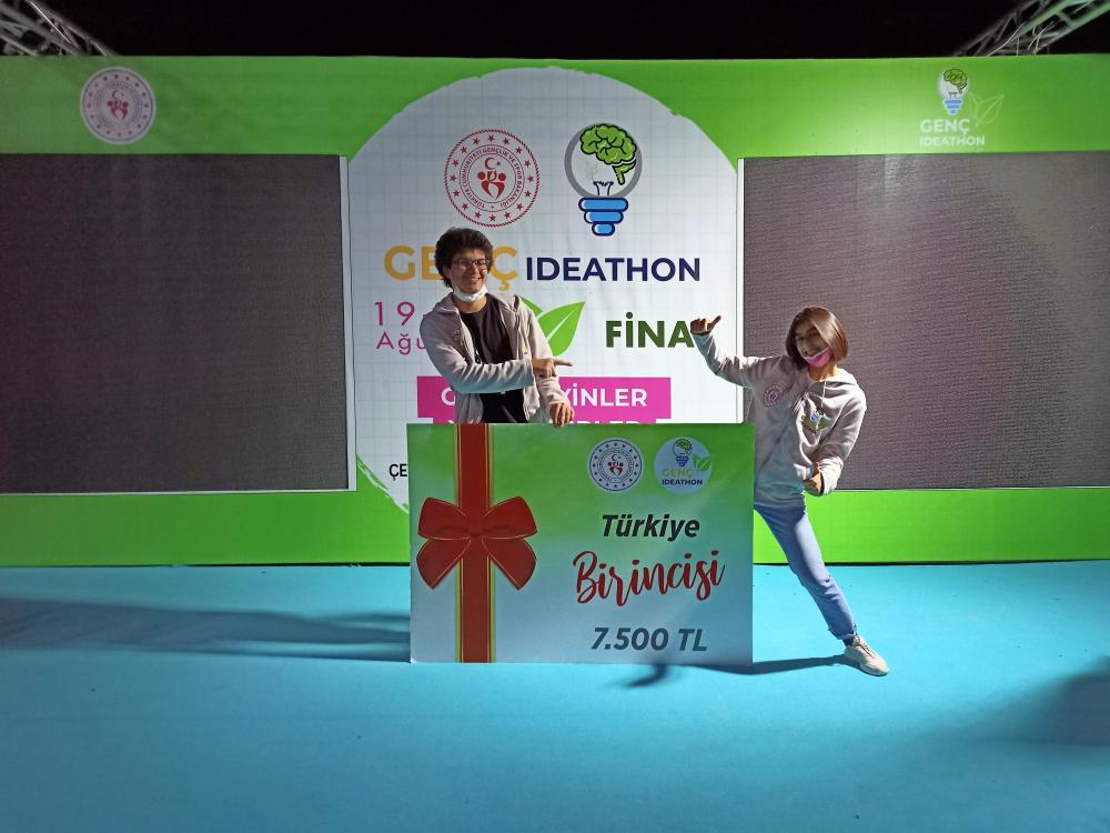 Boğaziçili öğrencilerin "deniz temizleyen robot" projesine ödül