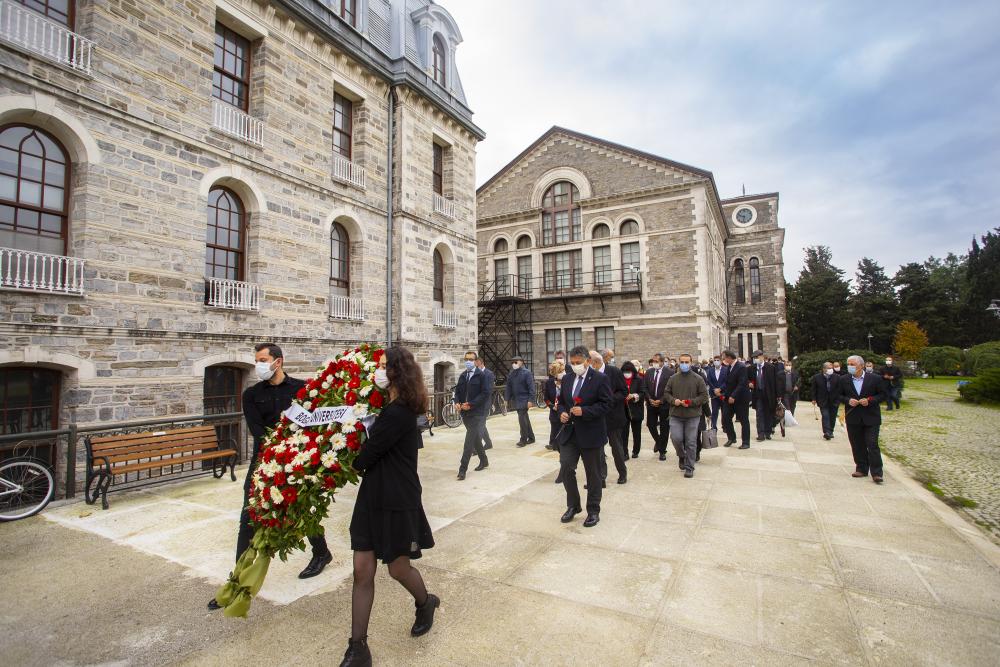Gazi Mustafa Kemal Atatürk'ü saygıyla andık
