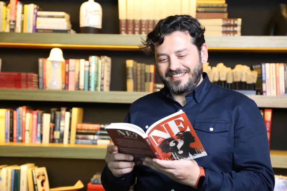 Boğaziçi mezunu Atıl Ünal'dan “NE?” romanı: Olasılıklara açılan kapılar