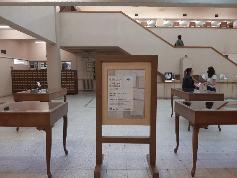 “Dünyadan Yazıyla Geçişin İzleri: İmzalarda Adalet Ağaoğlu” sergisi 31 Temmuz'a kadar kütüphanede