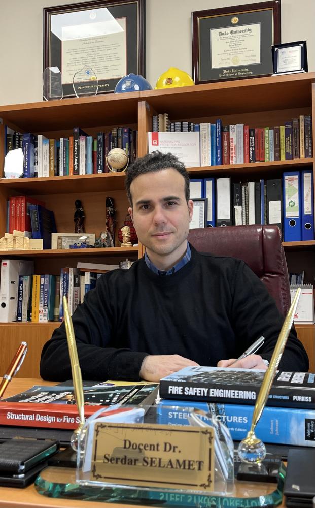 Türkiye'de Yangın Mühendisliği Üzerine Yazılmış İk ve Tek Ders Kitabı