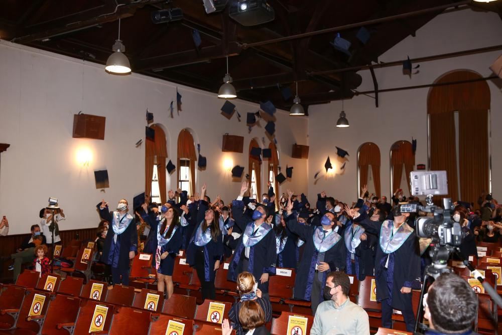 İkinci öğretim yüksek lisans programları mezunlarını verdi