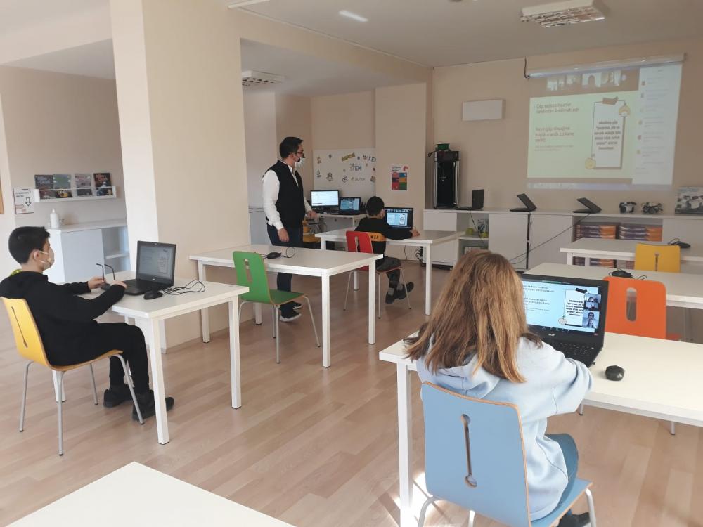 Boğaziçili öğrencilerden kodlama öğretirken çevre bilinci kazandıran KODPOST projesi