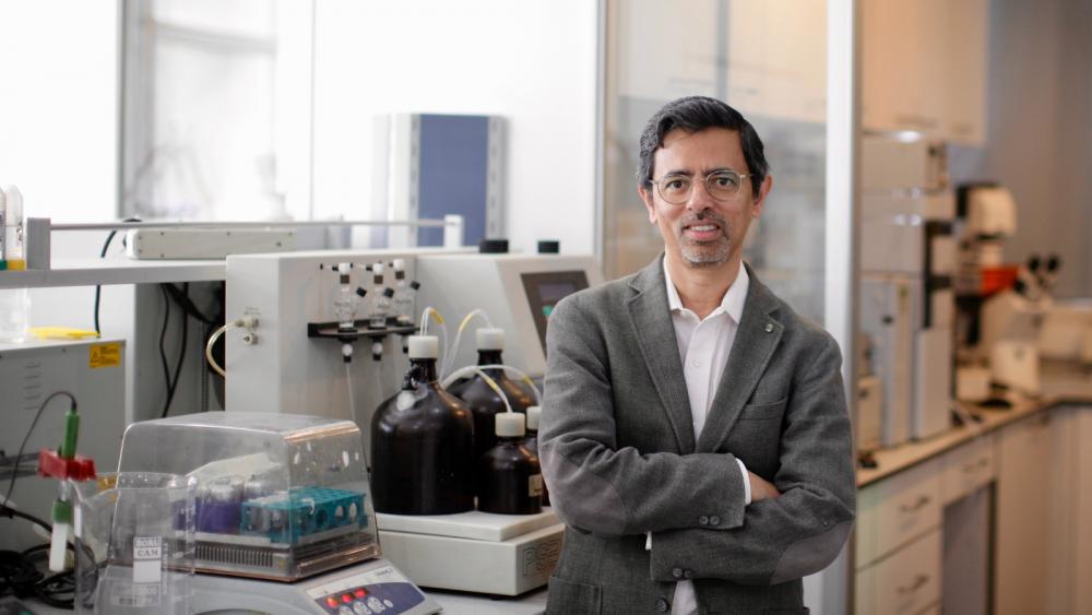 Prof. Dr. Amitav Sanyal Birleşik Krallık Kraliyet Bilimler Akademisi Kimya Topluluğu'na “Fellow” Üye Seçildi