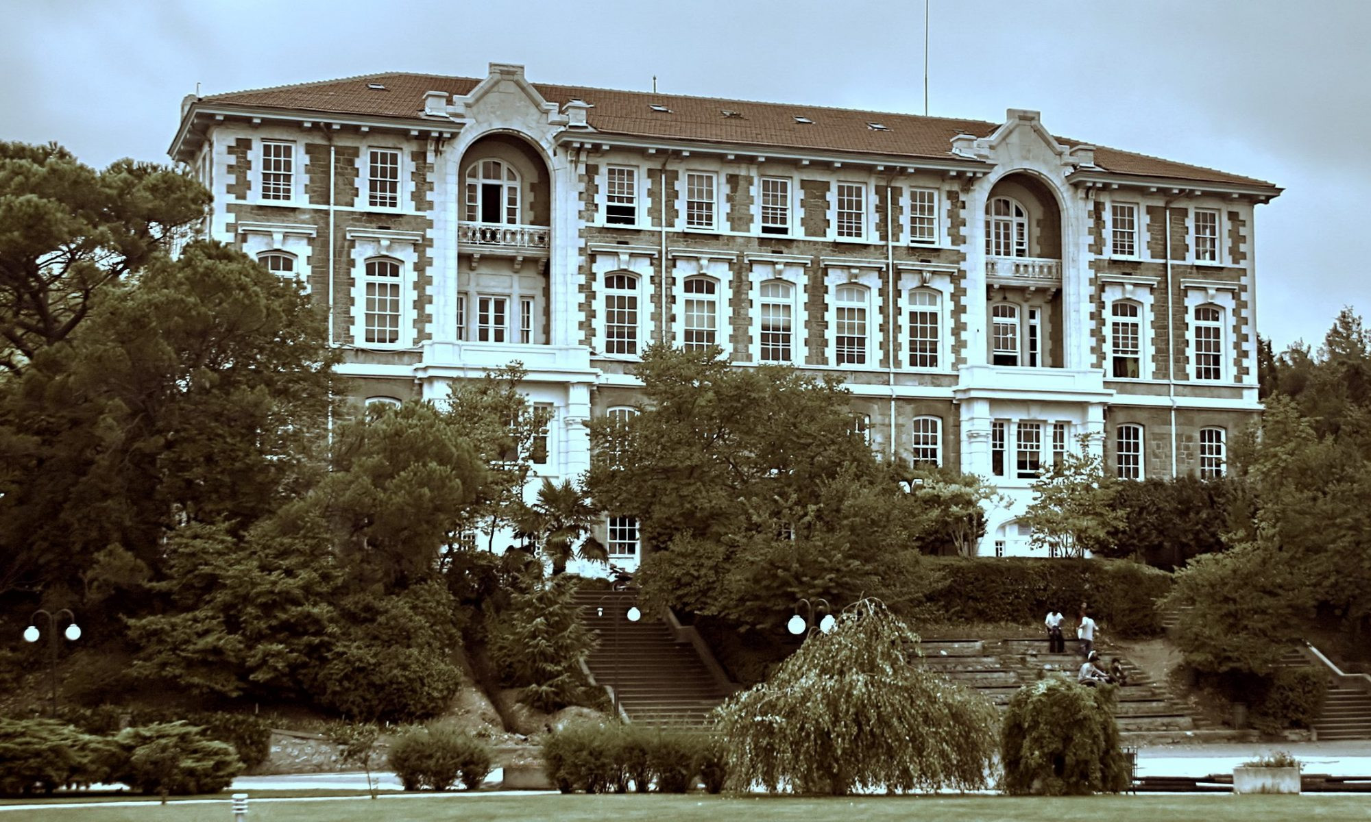 KAMPÜS HAYATI