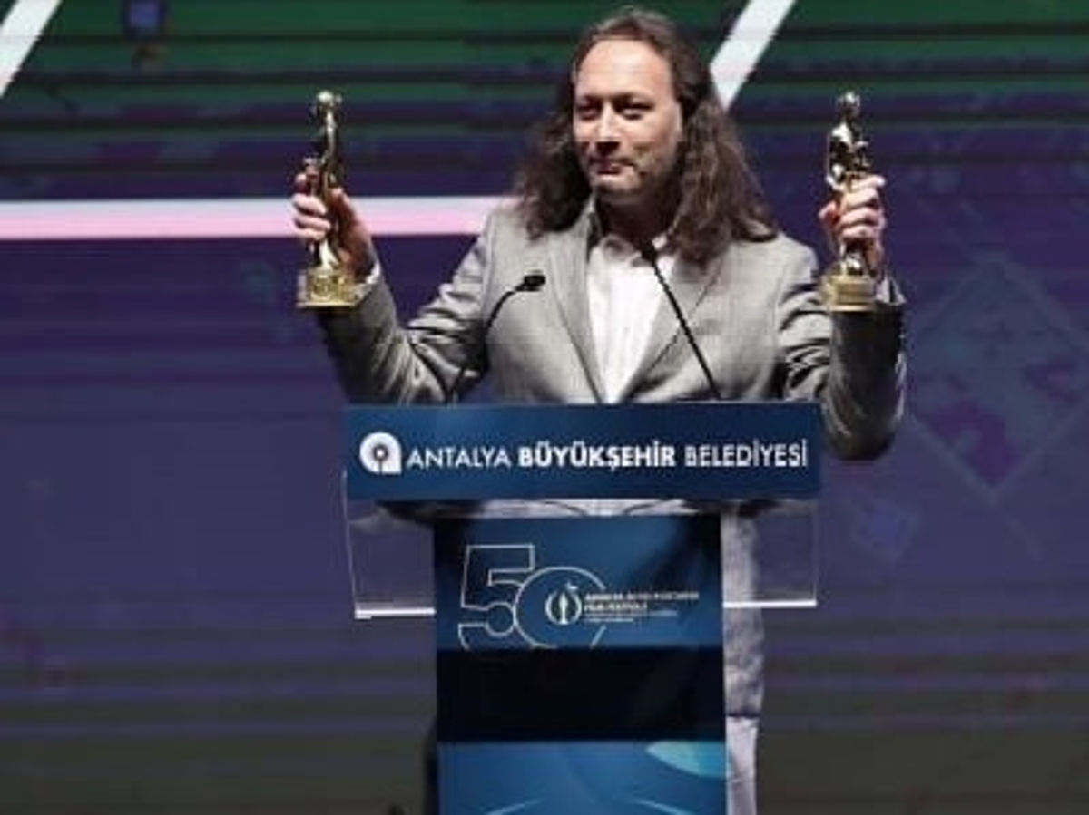 Özcan Vardar Antalya Altın Portakal Film Festivali'nde "En İyi Kurgu" ödülüne layık görülmüştür.