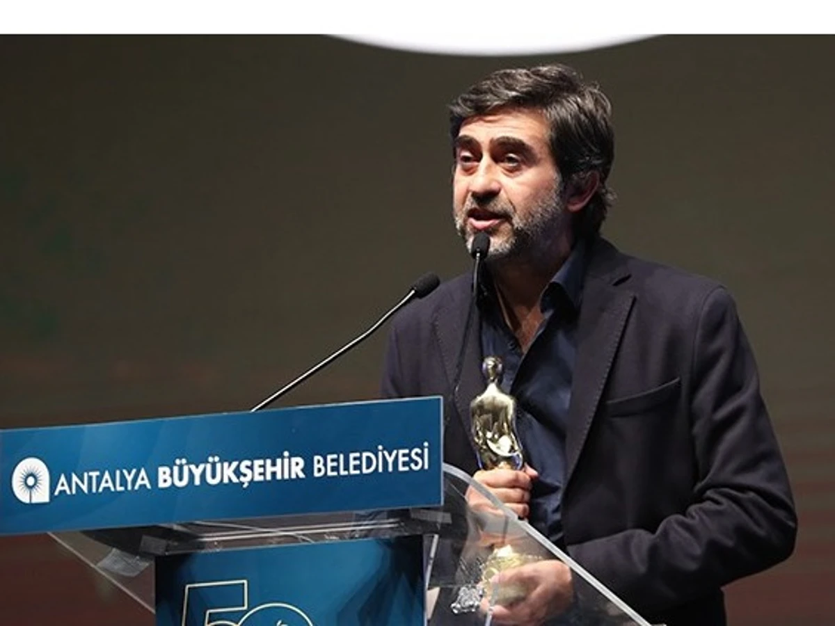 Emin Alper who directed and wrote the screenplay, "Kurak Günler" won 9 awards at the Antalya Altın Portakal Film Festival.