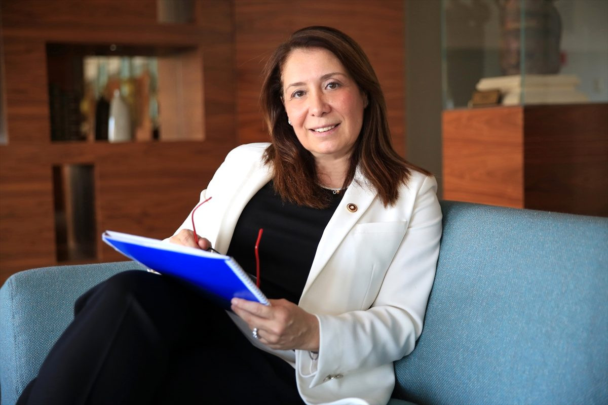 Emine Nur Günay, Türkiye Büyük Millet Meclisine AKP Eskişehir Milletvekili olarak seçilmiştir.